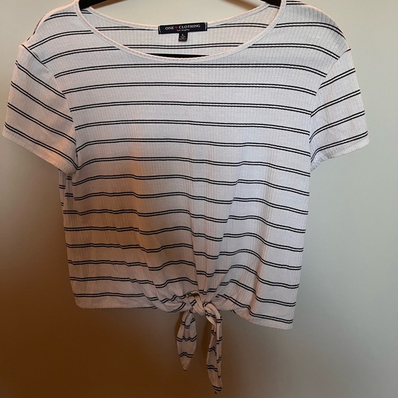 ONE CLOTHING LA Crop Top - Picture 2 of 6